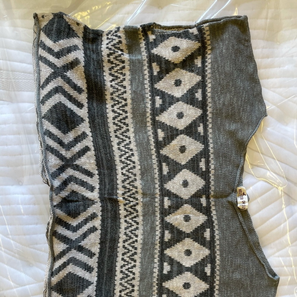 Hollister cute pull over